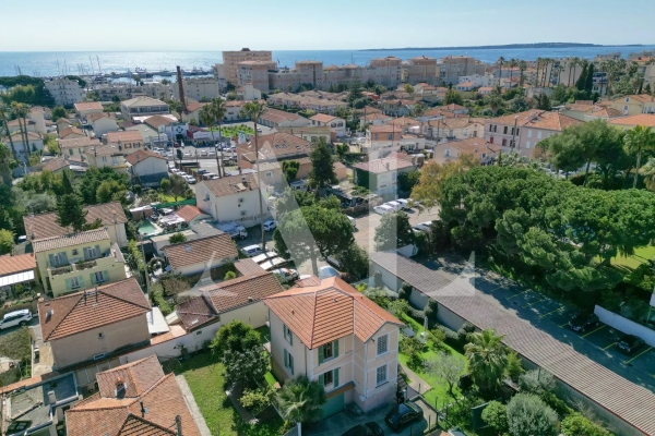 Maison de luxe à vendre à Le Golfe Juan, 795 000 €, Photo 1