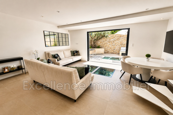 Luxury Apartment for sale in Sainte-Maxime, 975 000 €, Photo 1