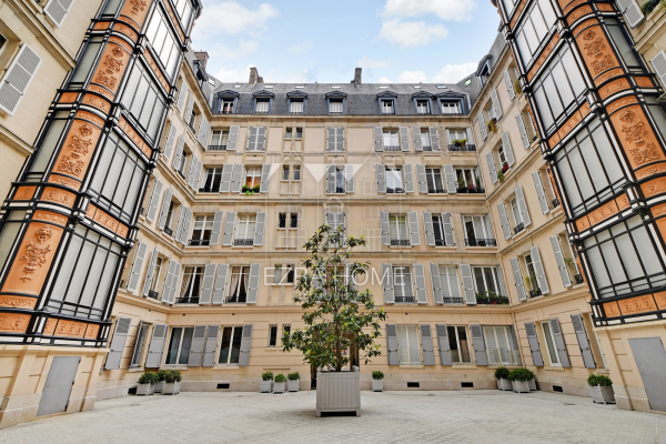 Luxury Apartment for sale in Paris 16ème, 980 000 €, Photo 1