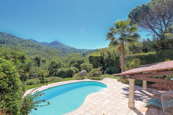 Maison de luxe à vendre à Les Adrets de l'Esterel, 990 000 €, Photo 1