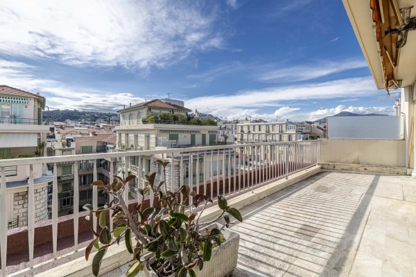 Luxury Apartment for sale in Nice, 795 000 €, Photo 2
