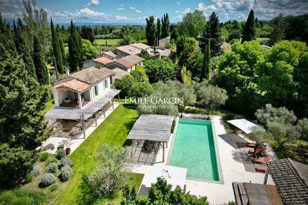 Maison de luxe à louer à Saint-Rémy-de-Provence, 12 500 €, Photo 1