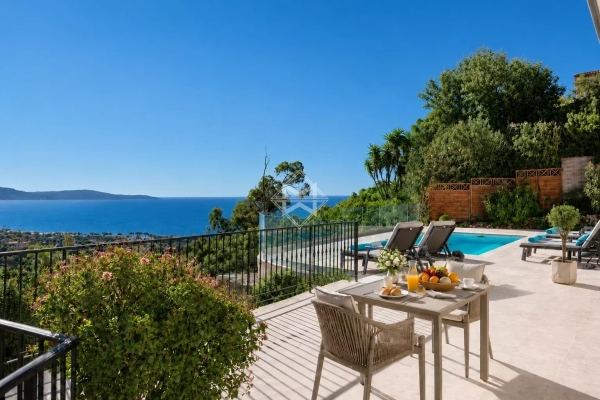 Maison de luxe à vendre à Cavalaire-sur-Mer, 2 155 000 €, Photo 1