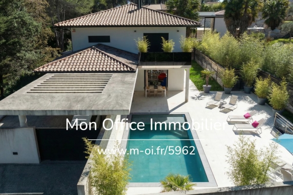 Maison de luxe à vendre à Aix-en-Provence, 1 073 000 €, Photo 1