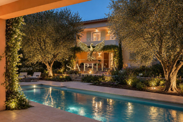 Maison de luxe à vendre à Sanary-sur-Mer, 2 208 000 €, Photo 1