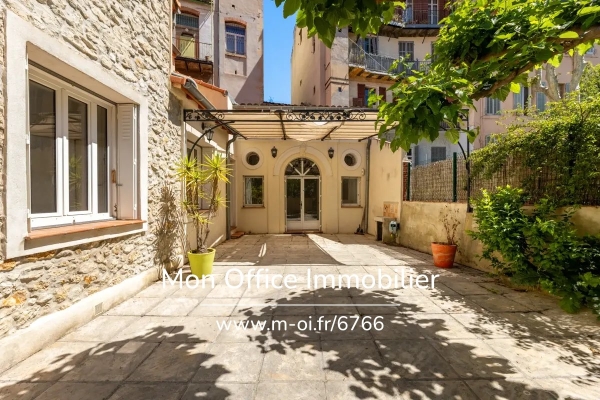 Maison de luxe à vendre à Marseille 6Ème, 800 000 €, Photo 1