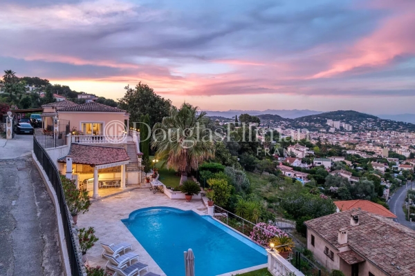 Maison de luxe à vendre à Cannes, 2 490 000 €, Photo 2