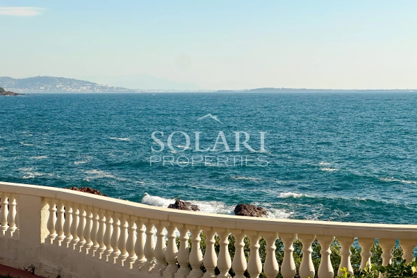 Luxury Apartment for sale in Saint-Raphaël, 450 000 €, Photo 3