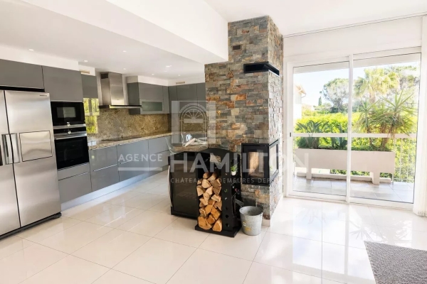 Luxury Apartment for sale in Mandelieu-la-Napoule, 820 000 €, Photo 5