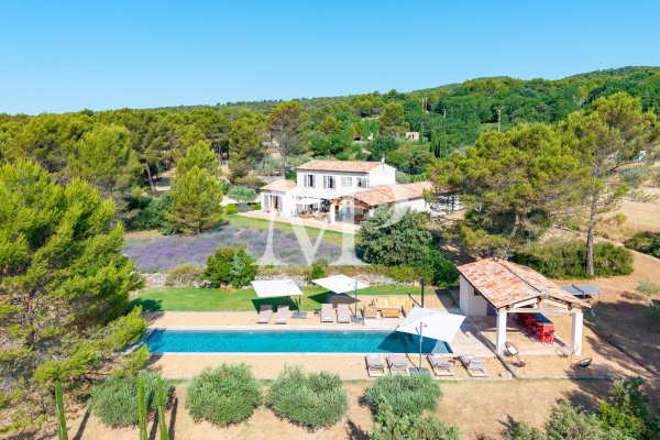Luxury House for rental in Joucas, 2 932 €, Photo 1