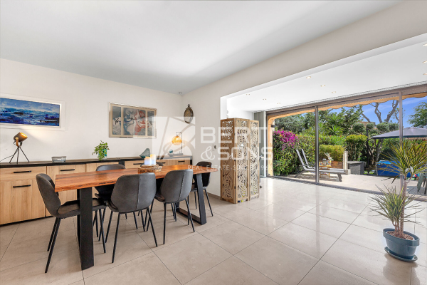 Luxury Apartment for sale in Mandelieu-la-Napoule, 575 000 €, Photo 1