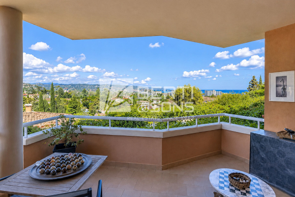 Luxury Apartment for sale in Mandelieu-la-Napoule, 525 000 €, Photo 2