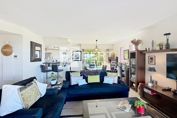 Luxury Apartment for sale in Mandelieu-la-Napoule, 525 000 €, Photo 5