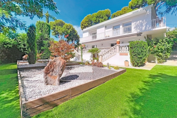 Maison de luxe à vendre à Cap d'Antibes, 2 300 000 €, Photo 1