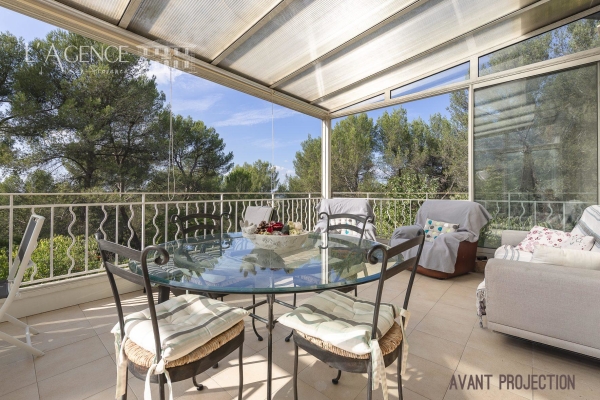 Maison de luxe à vendre à Aix-en-Provence, 749 000 €, Photo 1