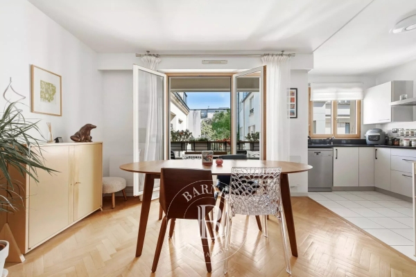 Luxury Apartment for sale in Paris 11Ème, 745 000 €, Photo 2