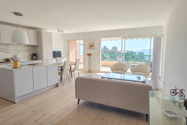 Luxury Apartment for sale in Mandelieu-la-Napoule, 995 000 €, Photo 3