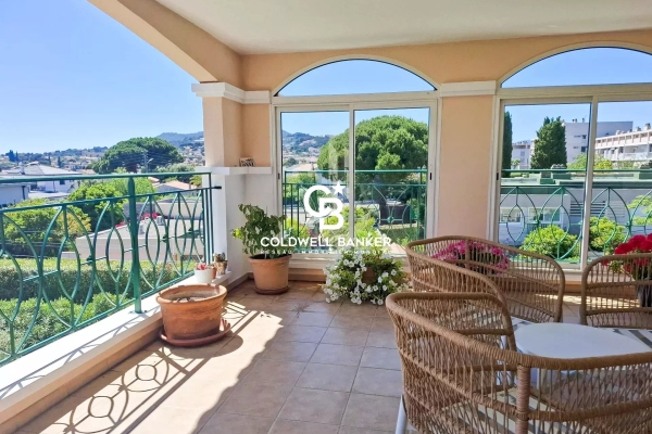 Appartement de luxe à vendre à Carqueiranne, 1 100 000 €, Photo 1
