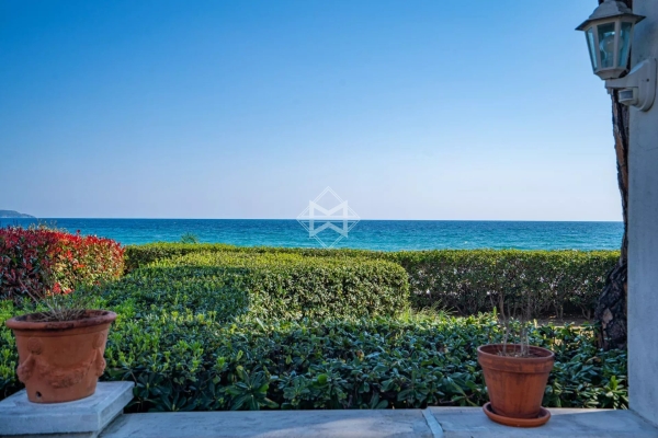 Luxury Apartment for sale in Cavalaire-sur-Mer, 690 000 €, Photo 1