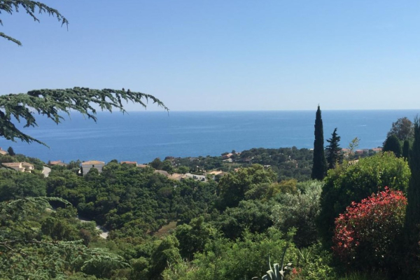Maison de luxe à vendre à Agay, 735 000 €, Photo 1