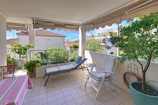 Luxury Apartment for sale in Cannes, 812 000 €, Photo 2