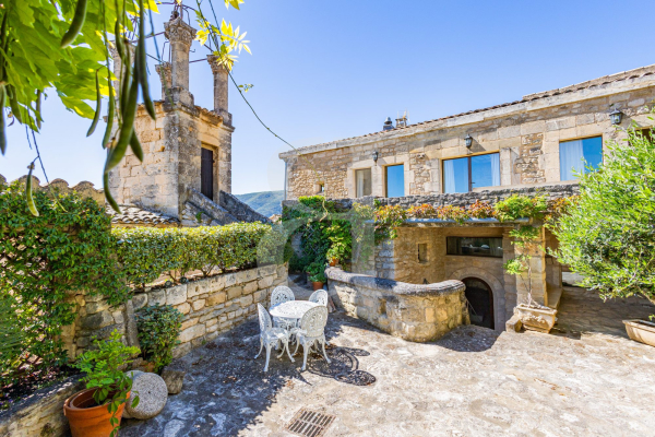 Maison de luxe à vendre à Lacoste, 995 000 €, Photo 1