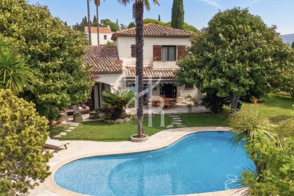 Maison de luxe à vendre à Mougins, 1 350 000 €, Photo 1