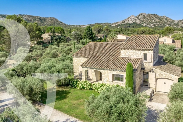 Maison de luxe à vendre à Eygalières, 1 960 000 €, Photo 1