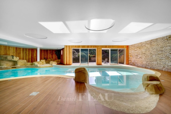 Maison de luxe à vendre à Saint-Nom-la-Bretèche, 1 690 000 €, Photo 1