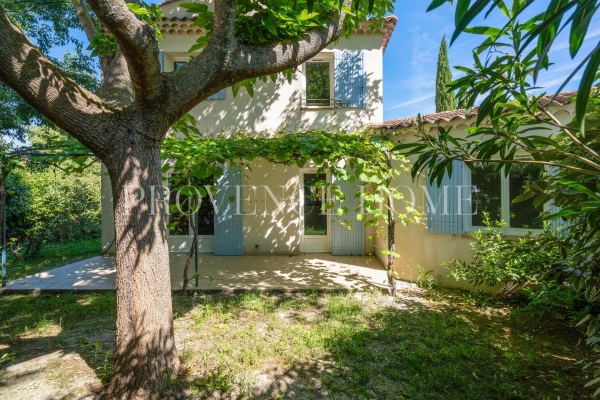 Maison de luxe à vendre à Lagnes, 495 000 €, Photo 1