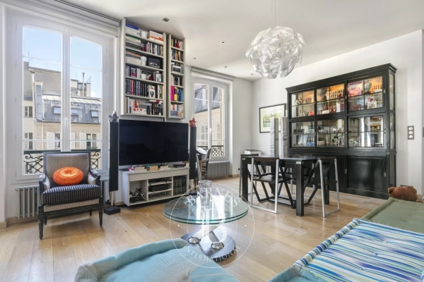 Luxury Apartment for sale in Paris 8ème, 910 000 €, Photo 2