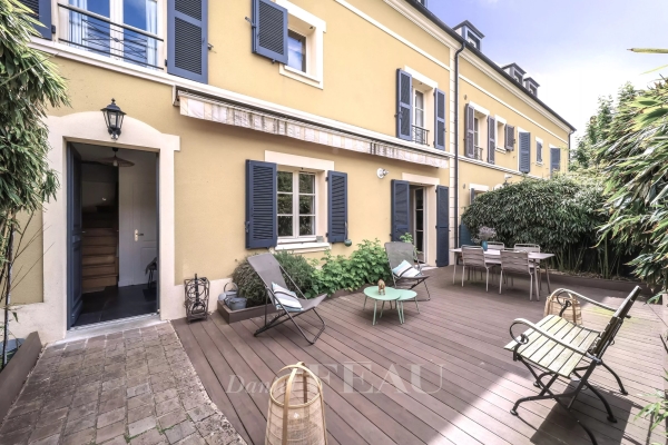 Maison de luxe à vendre à Saint-Germain-en-Laye, 1 250 000 €, Photo 1