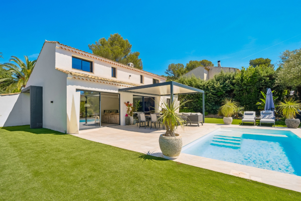 Maison de luxe à vendre à Fréjus, 995 000 €, Photo 1