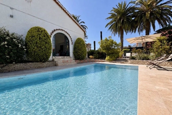 Luxury House for rental in Antibes, 25 000 €, Photo 1