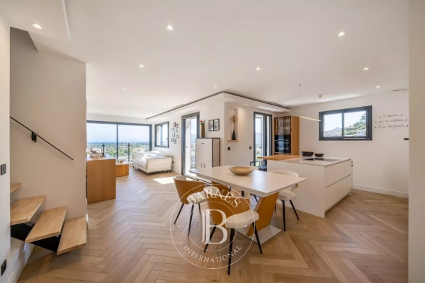 Luxury Apartment for sale in Mandelieu-la-Napoule, 770 000 €, Photo 2