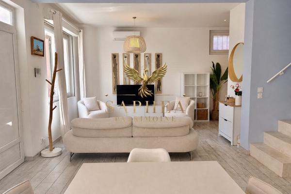Maison de luxe à vendre à Sanary-sur-Mer, 885 000 €, Photo 1