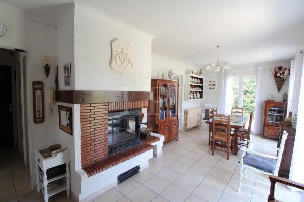Maison de luxe à vendre à Saint-Martin-de-Castillon, 334 000 €, Photo 3