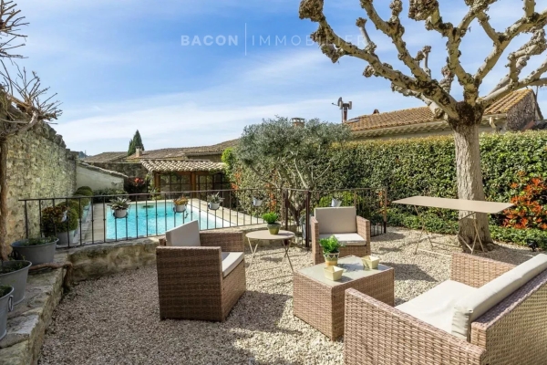 Maison de luxe à vendre à Lagnes, 650 000 €, Photo 1