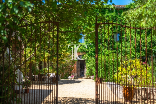 Maison de luxe à vendre à Rochegude, 1 950 000 €, Photo 1