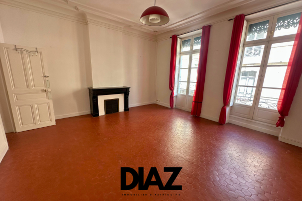 Luxury Apartment for sale in Nîmes, 314 000 €, Photo 1