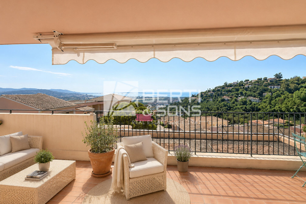 Luxury Apartment for sale in Mandelieu-la-Napoule, 660 000 €, Photo 2