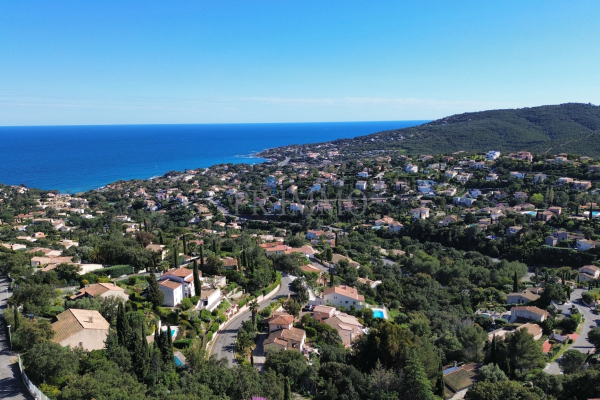 Maison de luxe à vendre à Roquebrune-sur-Argens, 1 090 000 €, Photo 1