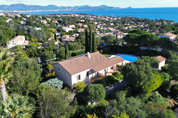 Maison de luxe à vendre à Saint-Aygulf, 899 000 €, Photo 2