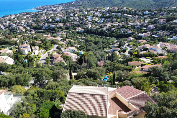 Maison de luxe à vendre à Roquebrune-sur-Argens, 980 000 €, Photo 2
