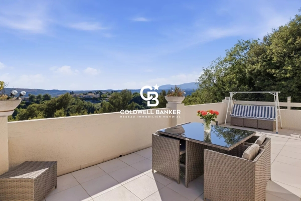 Maison de luxe à vendre à Cagnes-sur-Mer, 745 000 €, Photo 2