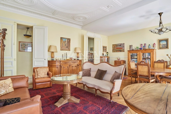 Luxury Apartment for sale in Paris 8Ème, 1 200 000 €, Photo 3