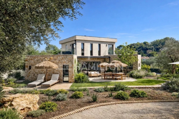 Luxury House for sale in Valbonne, 1 740 000 €, Photo 1