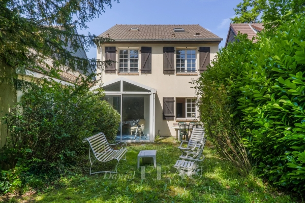 Maison de luxe à vendre à Jouy-en-Josas, 600 000 €, Photo 1