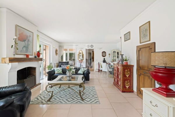 Maison de luxe à vendre à Châteauneuf-Grasse, 750 000 €, Photo 2