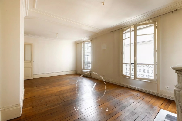 Luxury Apartment for sale in Paris 7ème, 630 000 €, Photo 2